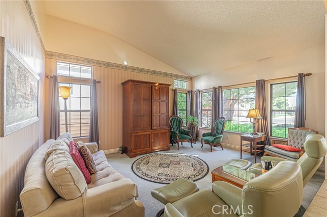 Detail Gallery Image 8 of 48 For 42255 Round Hill Dr, Lancaster,  CA 93536 - 4 Beds | 2/1 Baths