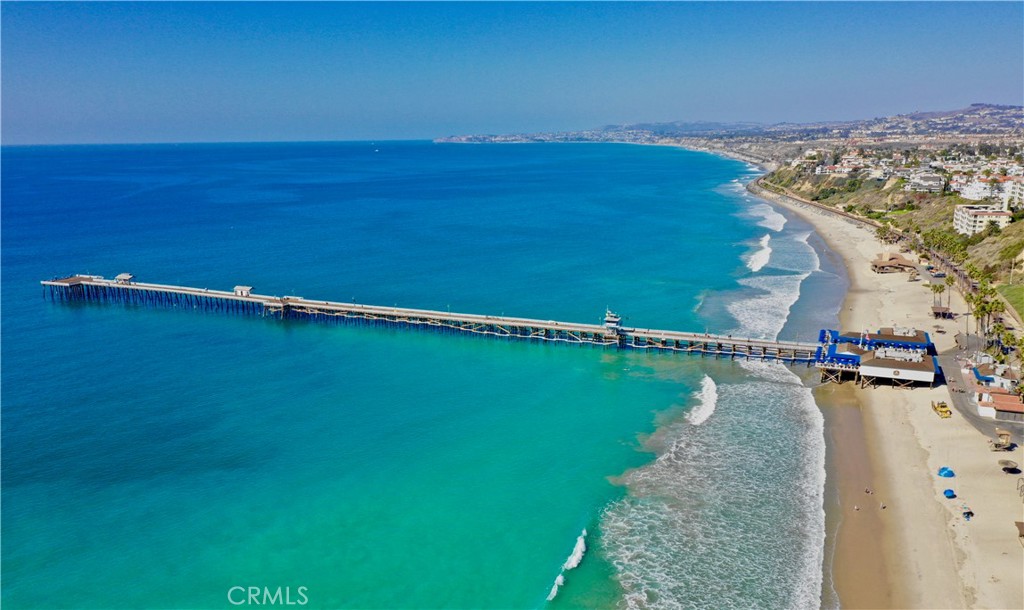 https://media.crmls.org/medias/97d7a423-3827-439b-987a-4c8a5a9605aa.jpg?preset=X-Large