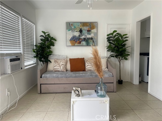 Detail Gallery Image 1 of 20 For 9719 Belmont St #9719 1/2,  Bellflower,  CA 90706 - 1 Beds | 1 Baths