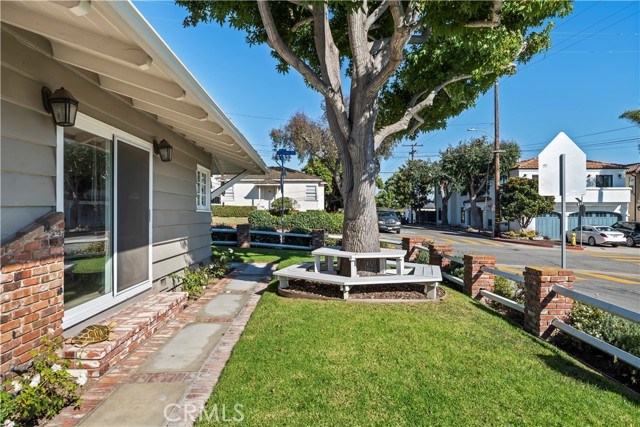 1701 Poinsettia Avenue, Manhattan Beach, California 90266, 3 Bedrooms Bedrooms, ,2 BathroomsBathrooms,Residential,Sold,Poinsettia,SB23186965