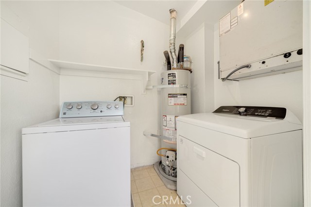 25521 Indian Hill Ln, Laguna Hills CA: https://media.crmls.org/medias/97d905ad-688f-40a9-a4de-fc95f9a71ef0.jpg