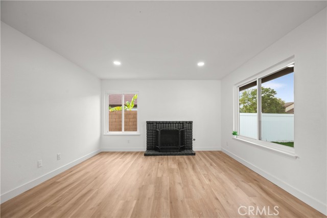 554 E Fairfield Court, Ontario CA: https://media.crmls.org/medias/97dadc97-ce9c-4e9f-a78b-cc4fcccadfb6.jpg