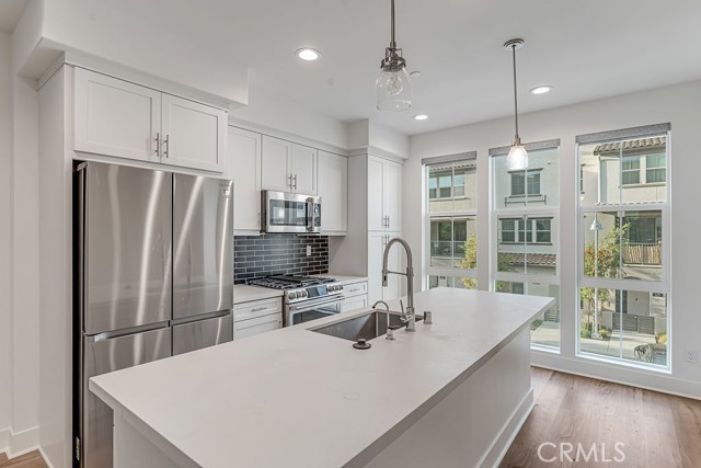 Detail Gallery Image 2 of 27 For 629 S Mosaic, Anaheim,  CA 92805 - 2 Beds | 2/1 Baths