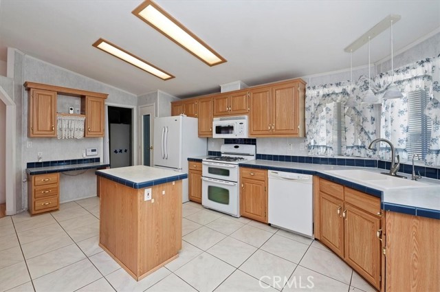 13393 Mariposa Road, Victorville CA: https://media.crmls.org/medias/97dbfe00-c07c-4977-8dbd-35ff8b7aa5d5.jpg