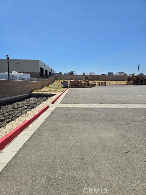 3130 Industrial Drive, Rialto CA: https://media.crmls.org/medias/97dc3e04-bef3-44f8-a7a4-ae5b44f4b8d2.jpg