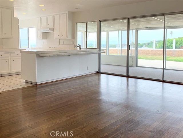 935 Tiller Way, Corona del Mar CA: https://media.crmls.org/medias/97dc5985-b460-49ca-8dc7-d5e2ba3f98d4.jpg