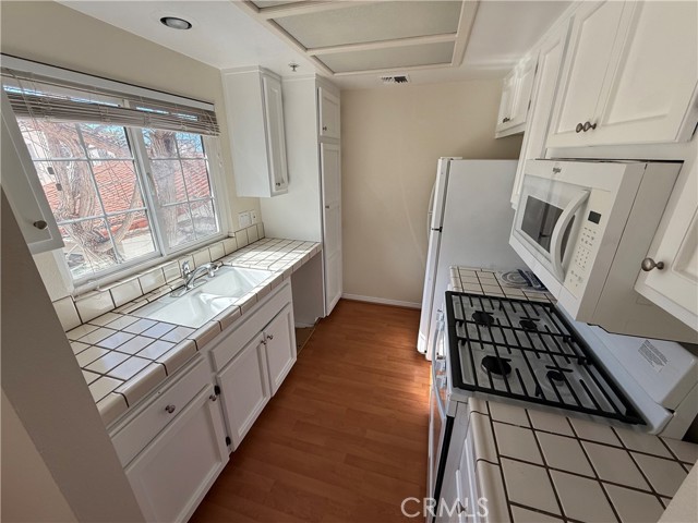 Detail Gallery Image 3 of 7 For 249 Avenida Granada #B,  San Clemente,  CA 92672 - 2 Beds | 2 Baths