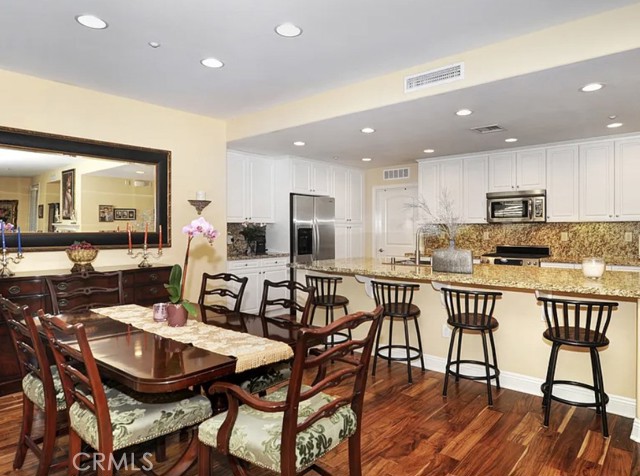 Detail Gallery Image 5 of 12 For 135 Pathway, Irvine,  CA 92618 - 2 Beds | 2 Baths