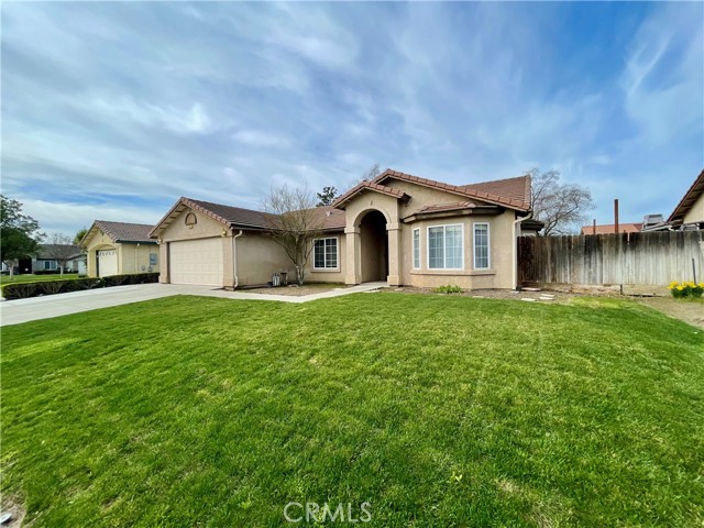 Detail Gallery Image 2 of 21 For 443 S Park, Kerman,  CA 93630 - 4 Beds | 2 Baths