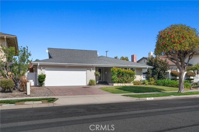 Detail Gallery Image 2 of 35 For 17262 Wild Rose Ln, Huntington Beach,  CA 92649 - 3 Beds | 2 Baths