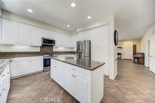 Detail Gallery Image 13 of 38 For 37361 Stellarview Ave, Murrieta,  CA 92563 - 5 Beds | 3 Baths