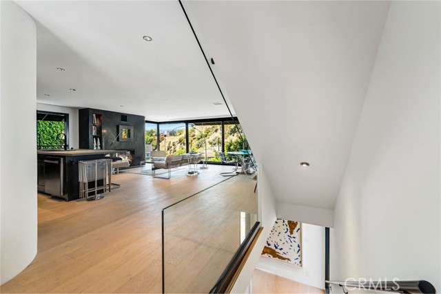 Detail Gallery Image 28 of 34 For 1782 Viewmont Dr, Los Angeles,  CA 90069 - 3 Beds | 4/1 Baths