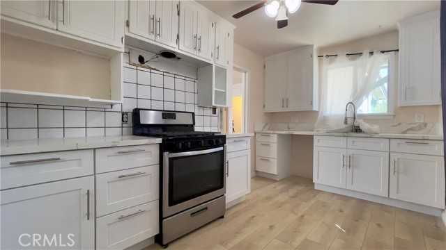 13394 Glenoaks Blvd photo 6