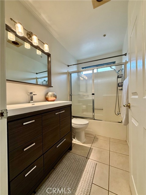 9213 Independence Way, North Hills CA: https://media.crmls.org/medias/97def354-b48f-4f4f-8861-943259983b28.jpg