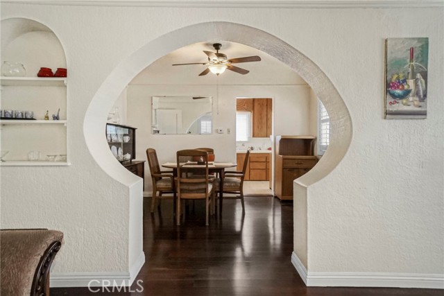 531 W Arbutus Street, Compton CA: https://media.crmls.org/medias/97df1a41-ba79-4b9c-b844-0651562a2488.jpg