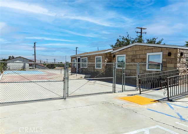 16088 Bear Valley Road, Victorville, California 92395, ,Commercial Lease,For Rent,16088 Bear Valley Road,CRHD23151020