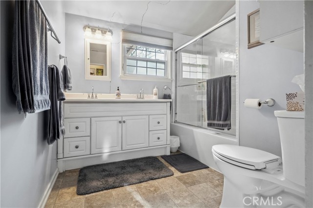 Detail Gallery Image 21 of 39 For 17449 Keswick St, Northridge,  CA 91325 - 3 Beds | 1/1 Baths