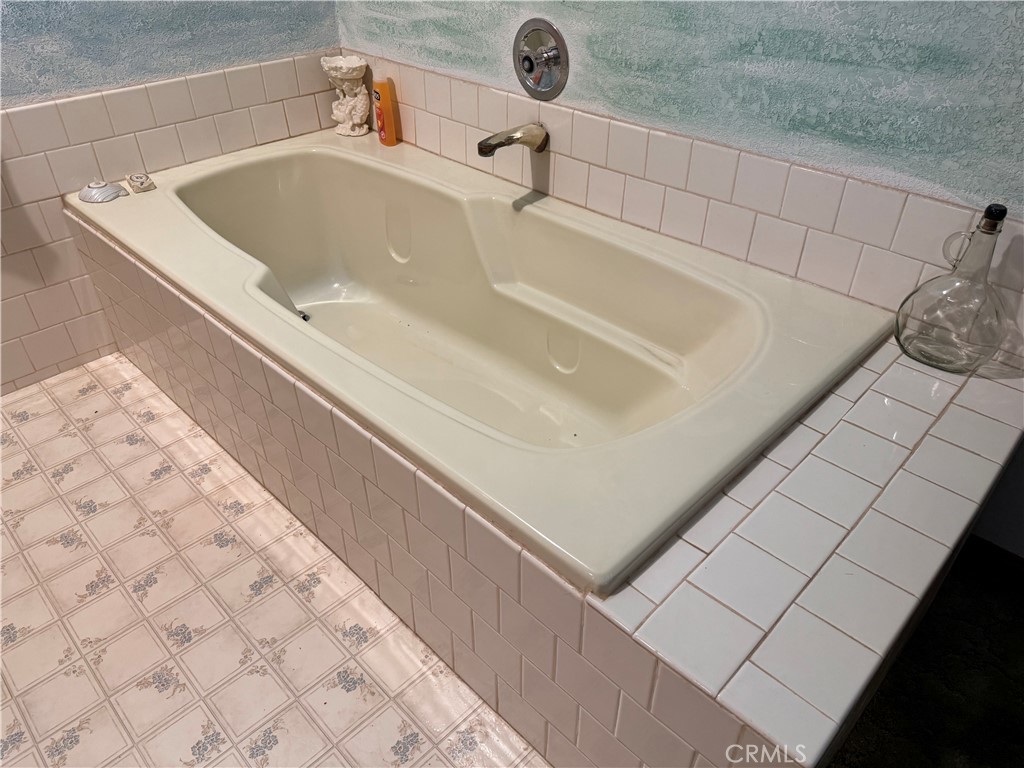 https://media.crmls.org/medias/97e0c8bd-d405-48d9-a67f-818a073868a6.jpg?preset=X-Large