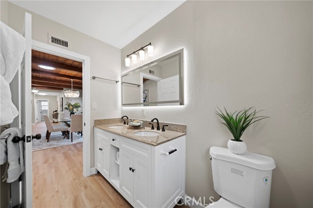 552 E Mountain View Avenue, Glendora CA: https://media.crmls.org/medias/97e17943-6a08-422c-8add-bebcd017030b.jpg