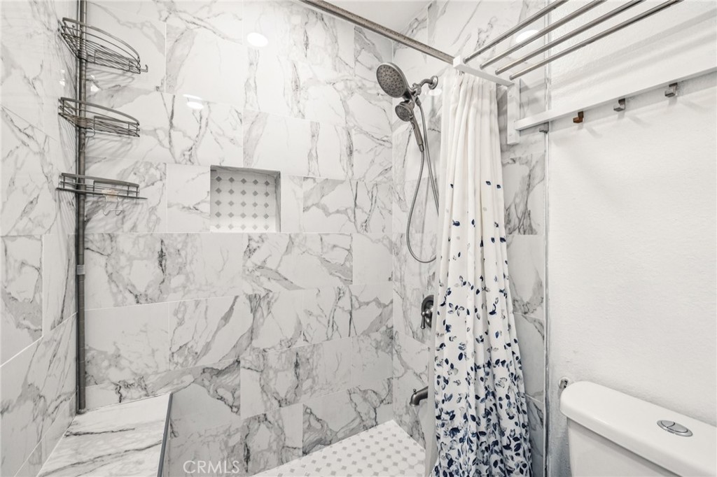 https://media.crmls.org/medias/97e1a323-773a-4b4e-98f4-b18d57465957.jpg?preset=X-Large