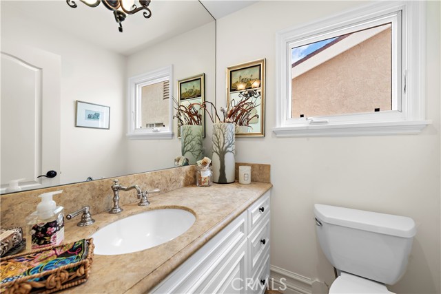 Detail Gallery Image 7 of 20 For 434 1/2 Dahlia Ave, Corona Del Mar,  CA 92625 - 2 Beds | 2/1 Baths