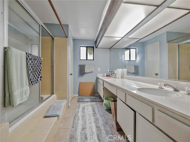 7800 Winnetka Avenue, Winnetka CA: https://media.crmls.org/medias/97e28da4-4fcb-4468-bfaf-07b91adc4724.jpg
