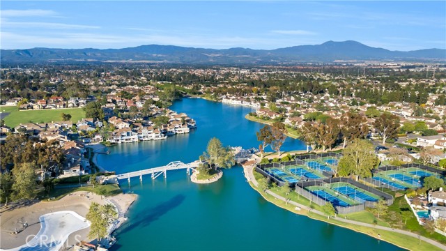 Detail Gallery Image 2 of 39 For 95 Lakeshore #51,  Irvine,  CA 92604 - 2 Beds | 2/1 Baths