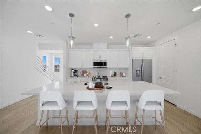 Detail Gallery Image 10 of 39 For 4852 Arroyo Run, Moorpark,  CA 93021 - 4 Beds | 3 Baths