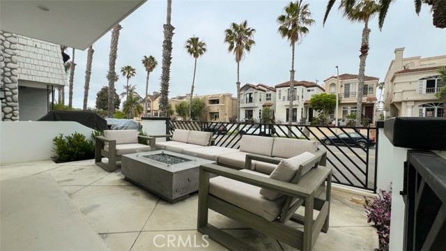 Detail Gallery Image 53 of 64 For 307 18th St, Huntington Beach,  CA 92648 - 3 Beds | 3/1 Baths