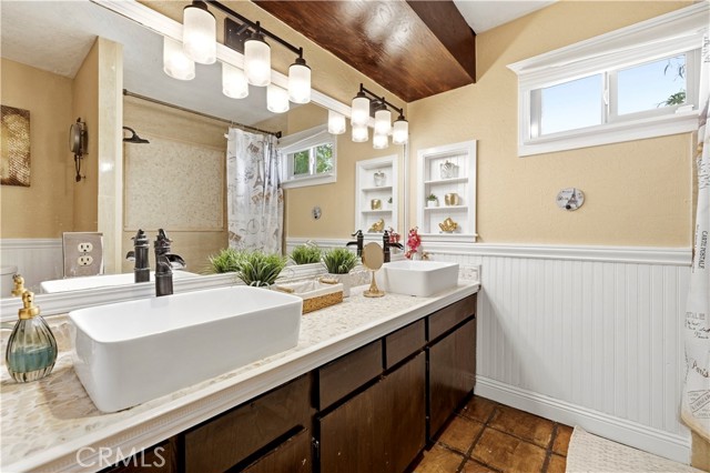 Image 28 of 75 For 74565 22nd Avenue