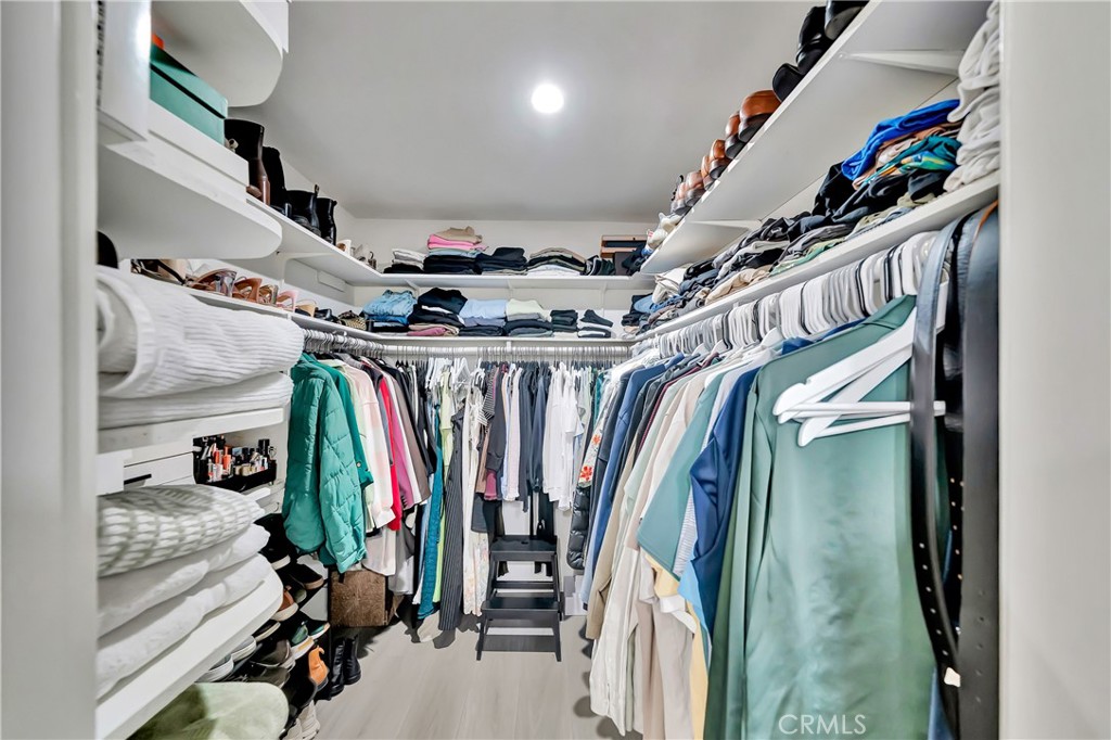 https://media.crmls.org/medias/97e38629-bee4-4b24-89c6-d10e9f1b6971.jpg?preset=X-Large