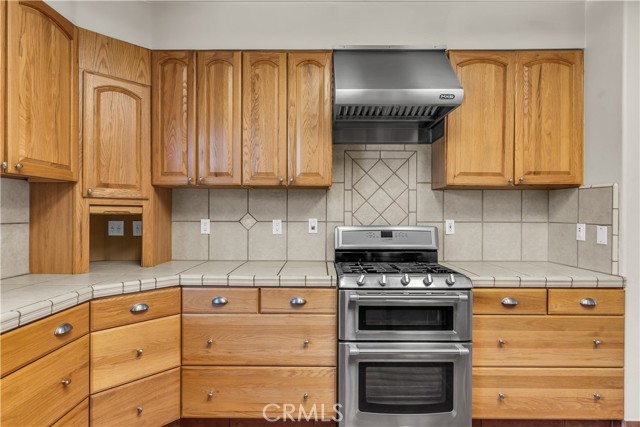 Detail Gallery Image 10 of 34 For 10234 10234 Clover Dr, Oak Hills,  CA 92344 - 4 Beds | 4 Baths