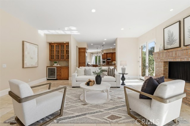 Detail Gallery Image 8 of 59 For 1852 Sharon, Santa Ana,  CA 92705 - 5 Beds | 4/1 Baths