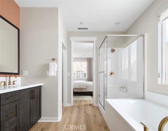 Detail Gallery Image 11 of 14 For 18216 Aerie Way, Canyon Country,  CA 91350 - 3 Beds | 2/1 Baths