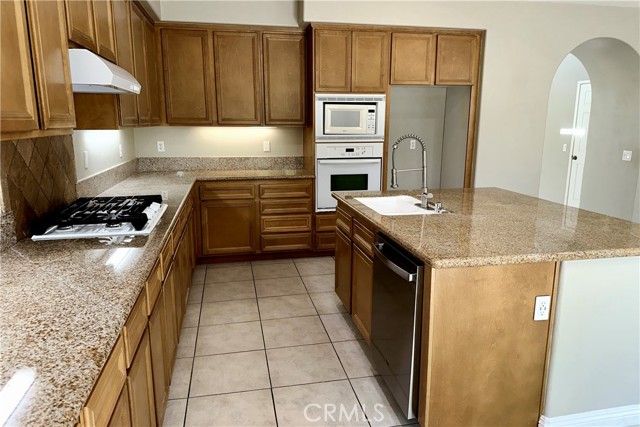 Detail Gallery Image 10 of 47 For 5919 Lawson Peak, Fontana,  CA 92336 - 4 Beds | 3 Baths