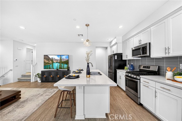 Detail Gallery Image 6 of 31 For 404 Echo Blue, Lake Forest,  CA 92610 - 3 Beds | 2/2 Baths