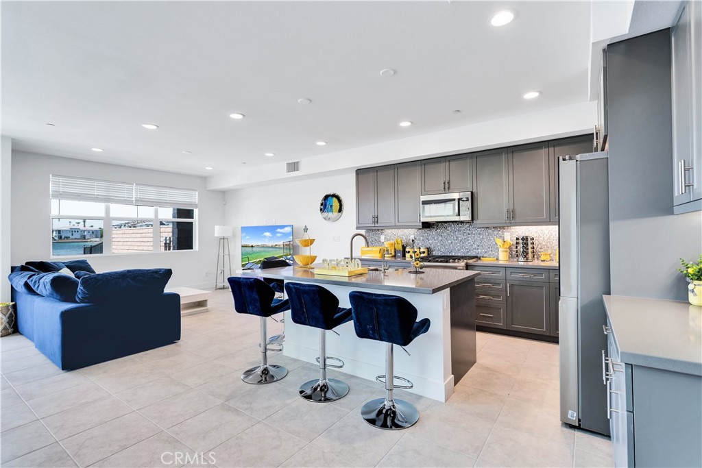 MLS #CV25246460 image #1