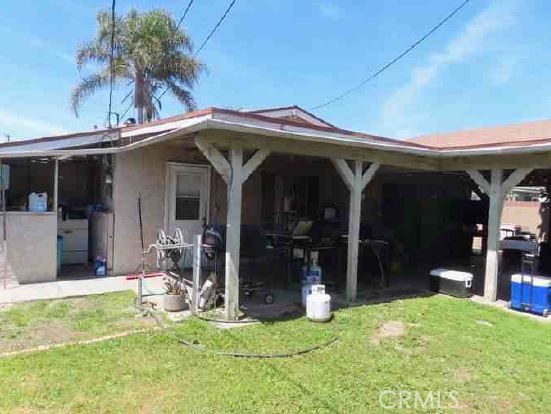 Backyard Covered Patio (Zoom-Out View))