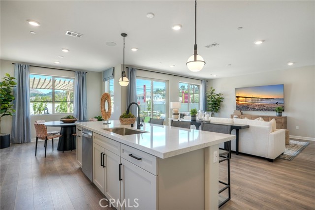 Detail Gallery Image 2 of 25 For 2055 Woolem Pl, Escondido,  CA 92026 - 3 Beds | 2/1 Baths