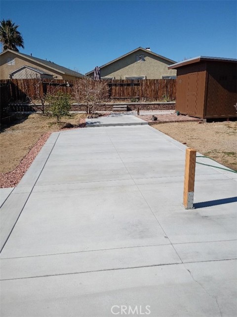 Detail Gallery Image 4 of 6 For 13348 Merry Oaks St, Victorville,  CA 92392 - 3 Beds | 2 Baths