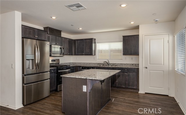 Detail Gallery Image 11 of 25 For 1455 Honor Way, Hemet,  CA 92543 - 4 Beds | 3 Baths