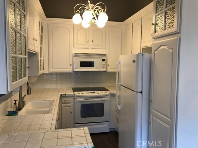 Detail Gallery Image 2 of 9 For 5945 Armaga Spring Rd #B,  Rancho Palos Verdes,  CA 90275 - 1 Beds | 1 Baths