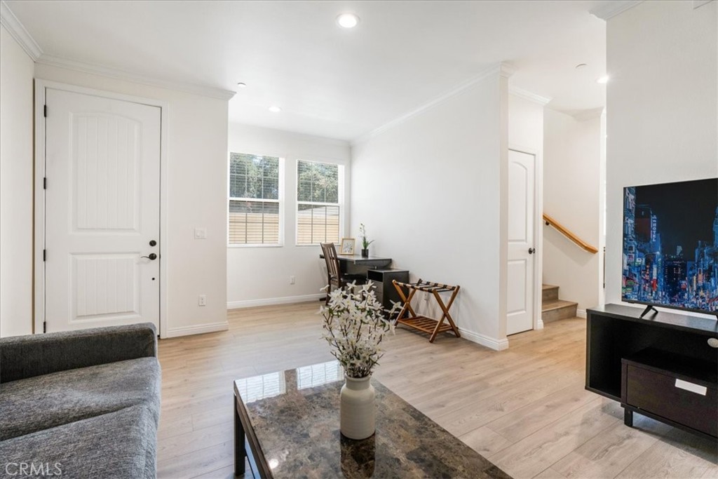 MLS #WS25195317 image #8