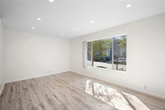 Detail Gallery Image 5 of 24 For 251 W Dryden St #16,  Glendale,  CA 91202 - 2 Beds | 1/1 Baths