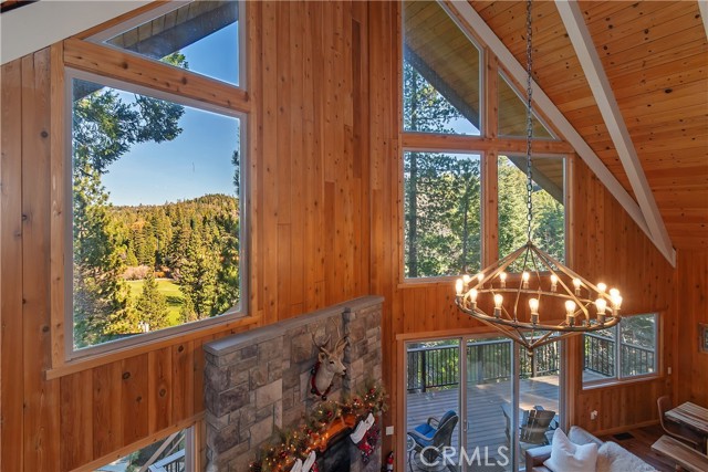 26621 Thunderbird Drive, Lake Arrowhead CA: https://media.crmls.org/medias/97ec69df-f72c-4af9-8801-8e3fb756bd93.jpg
