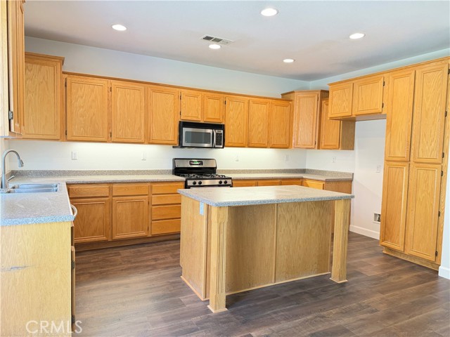 Detail Gallery Image 8 of 21 For 11971 Limestone Ct, Yucaipa,  CA 92399 - 3 Beds | 2/1 Baths