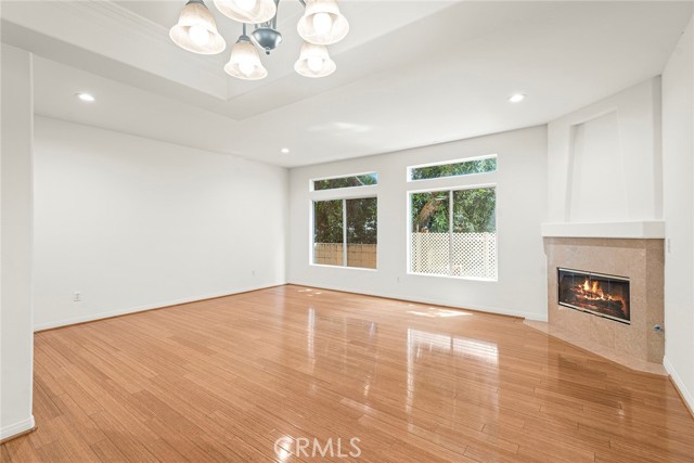 14819 Magnolia Boulevard, 11 photo 5