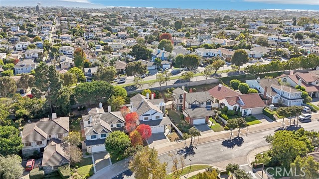 6 Village Circle, Manhattan Beach, California 90266, 4 Bedrooms Bedrooms, ,2 BathroomsBathrooms,Residential,For Sale,Village,SB24195820