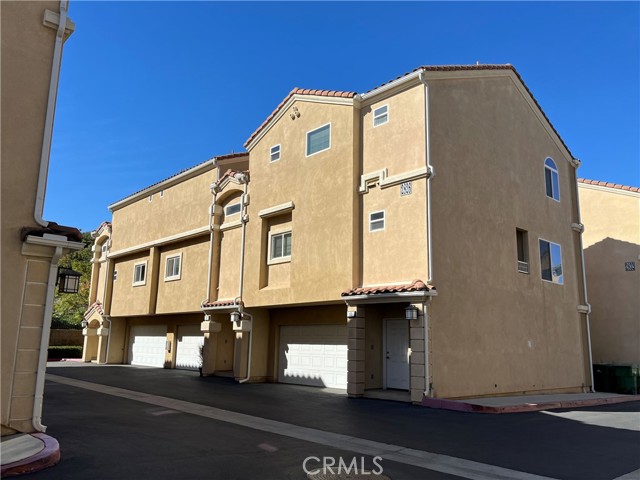 Detail Gallery Image 1 of 26 For 2826 Green River Rd #101,  Corona,  CA 92882 - 2 Beds | 2/1 Baths