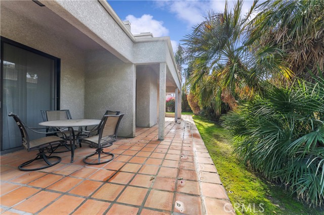 106 Estrella Street, Rancho Mirage CA: https://media.crmls.org/medias/97ee4616-67ba-4b5a-8408-013aea850012.jpg